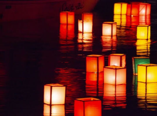 灯籠流しの画像